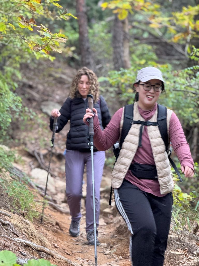 Min leading guests on trail